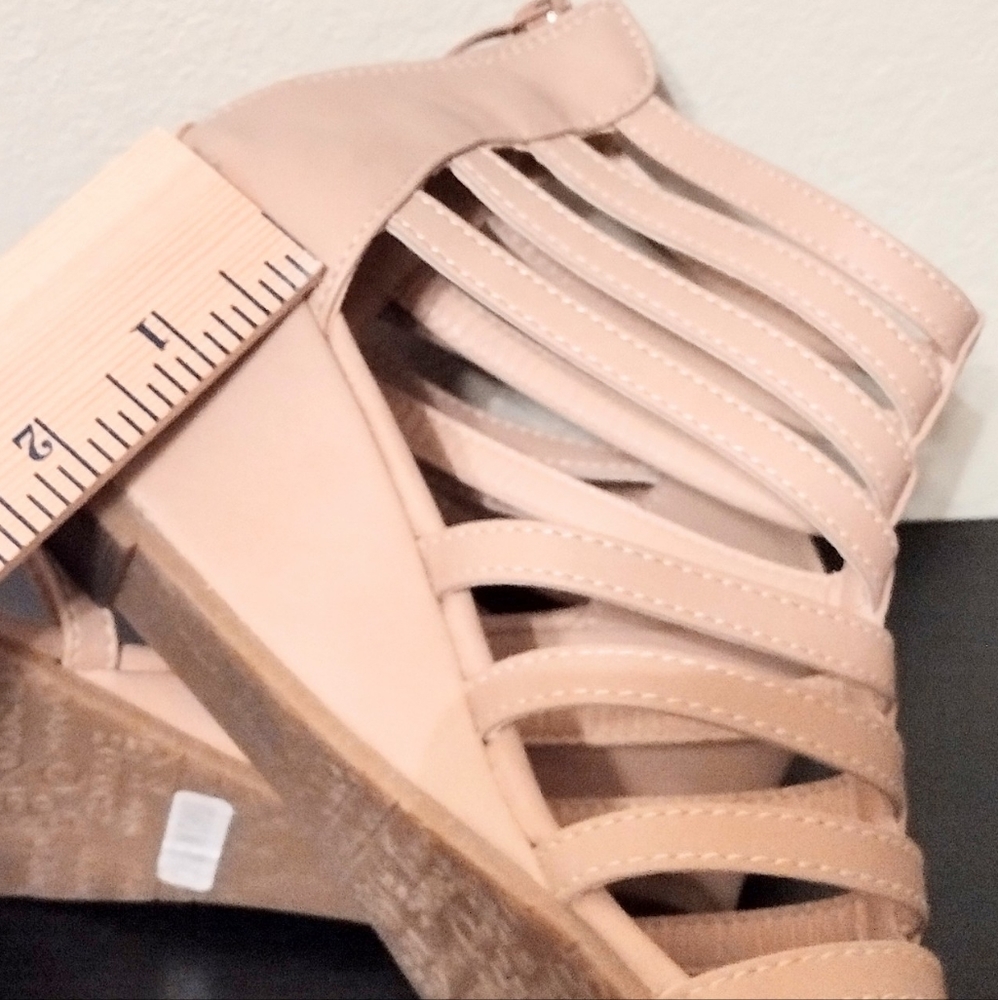 BELLADIA Strappy shoes Color Tan Size 7.5 - Picture 10 of 11